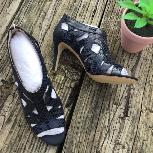 Calvin Klein Shoes - NWOB Calvin Klein Kiani Sandals